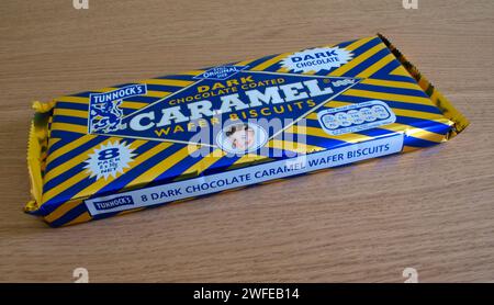Biscuits au caramel au chocolat noir Tunnocks Banque D'Images