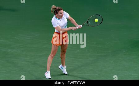 Jelena OSTAPENKO (LAT) vs Simona HALEP (ROU) lors de leur match de demi-finale simple dans le cadre des Dubai Duty Free tennis Championships WTA 500 le 18 février 2022 à Dubaï, Émirats arabes Unis. Photo de Victor Fraile / Power Sport Images Banque D'Images