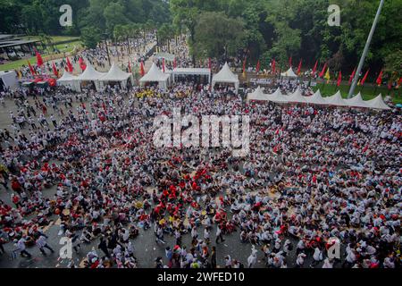 Jakarta, Indonésie - 13 avril 2019 : rassemblement de personnes pour le dernier rassemblement de l'élection présidentielle de Jokowi/ Joko Widodo Banque D'Images