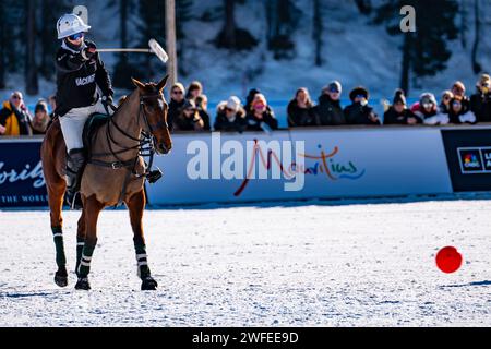 St. Moritz - 28 janvier 2024 : actions de jeu et cérémonie de remise des prix lors de la finale de la coupe du monde de Polo de neige St.Moritz 2024 Banque D'Images