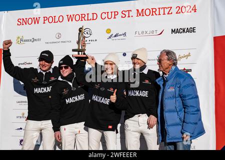 St. Moritz - 28 janvier 2024 : actions de jeu et cérémonie de remise des prix lors de la finale de la coupe du monde de Polo de neige St.Moritz 2024 Banque D'Images