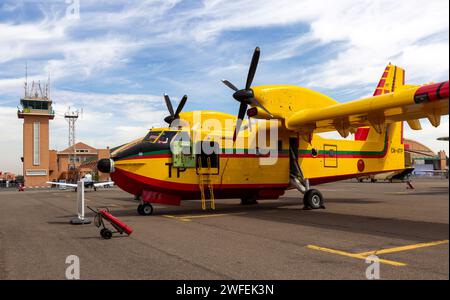 Avion de lutte contre les incendies Canadair CL-415 de la Royal Marocain Air Force à l'Expo aérienne de Marrakech. Marrakech, Maroc - 28 avril 2016 Banque D'Images