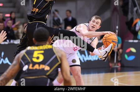 Bonn, Deutschland. 30 janvier 2024. Jonathan Baehre (Ludwigsburg), Thomas Kennedy (Bonn), BCL, Achtelfinale, Telekom baskets Bonn vs MHP Riesen Ludwigsburg, Bonn, Deutschland, 30.01.2024. Crédit : Juergen Schwarz/Alamy Live News Banque D'Images