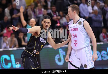 Bonn, Deutschland. 30 janvier 2024. Jonathan Baehre (Ludwigsburg), Thomas Kennedy (Bonn), BCL, Achtelfinale, Telekom baskets Bonn vs MHP Riesen Ludwigsburg, Bonn, Deutschland, 30.01.2024. Crédit : Juergen Schwarz/Alamy Live News Banque D'Images