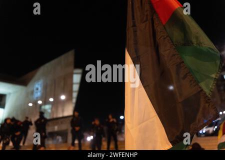 Badalona, Espagne. 30 janvier 2024. 30 janvier 2024 Barcelone, Espagne politique Barcelone- manifestation pro-palestinienne à Badalona contre l'hapoël de tel aviv manifestation des supporters pro-palestiniens près du stade olympique de Badalona contre la présence de l'Hapoël de tel Aviv, qui joue un match Eurocup. Crédit : LaPresse/Alamy Live News Banque D'Images