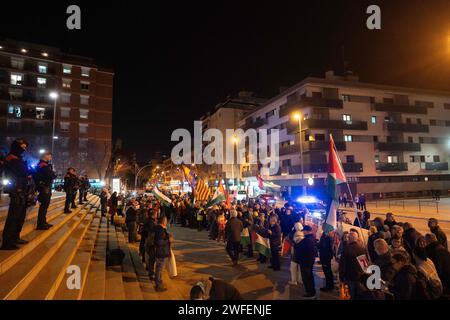 Badalona, Espagne. 30 janvier 2024. 30 janvier 2024 Barcelone, Espagne politique Barcelone- manifestation pro-palestinienne à Badalona contre l'hapoël de tel aviv manifestation des supporters pro-palestiniens près du stade olympique de Badalona contre la présence de l'Hapoël de tel Aviv, qui joue un match Eurocup. Crédit : LaPresse/Alamy Live News Banque D'Images