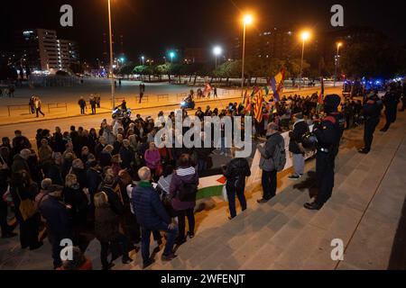 Badalona, Espagne. 30 janvier 2024. 30 janvier 2024 Barcelone, Espagne politique Barcelone- manifestation pro-palestinienne à Badalona contre l'hapoël de tel aviv manifestation des supporters pro-palestiniens près du stade olympique de Badalona contre la présence de l'Hapoël de tel Aviv, qui joue un match Eurocup. Crédit : LaPresse/Alamy Live News Banque D'Images