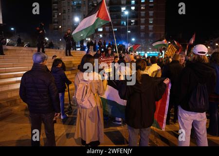 Badalona, Espagne. 30 janvier 2024. 30 janvier 2024 Barcelone, Espagne politique Barcelone- manifestation pro-palestinienne à Badalona contre l'hapoël de tel aviv manifestation des supporters pro-palestiniens près du stade olympique de Badalona contre la présence de l'Hapoël de tel Aviv, qui joue un match Eurocup. Crédit : LaPresse/Alamy Live News Banque D'Images