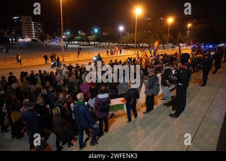 Badalona, Espagne. 30 janvier 2024. 30 janvier 2024 Barcelone, Espagne politique Barcelone- manifestation pro-palestinienne à Badalona contre l'hapoël de tel aviv manifestation des supporters pro-palestiniens près du stade olympique de Badalona contre la présence de l'Hapoël de tel Aviv, qui joue un match Eurocup. Crédit : LaPresse/Alamy Live News Banque D'Images