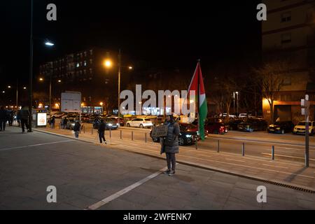 Badalona, Espagne. 30 janvier 2024. 30 janvier 2024 Barcelone, Espagne politique Barcelone- manifestation pro-palestinienne à Badalona contre l'hapoël de tel aviv manifestation des supporters pro-palestiniens près du stade olympique de Badalona contre la présence de l'Hapoël de tel Aviv, qui joue un match Eurocup. Crédit : LaPresse/Alamy Live News Banque D'Images