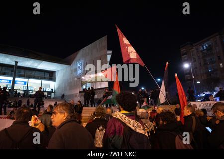 Badalona, Espagne. 30 janvier 2024. 30 janvier 2024 Barcelone, Espagne politique Barcelone- manifestation pro-palestinienne à Badalona contre l'hapoël de tel aviv manifestation des supporters pro-palestiniens près du stade olympique de Badalona contre la présence de l'Hapoël de tel Aviv, qui joue un match Eurocup. Crédit : LaPresse/Alamy Live News Banque D'Images