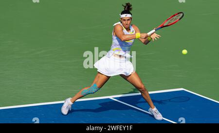 Caroline Garcia de France vs Barbora Krejcikova de République Tchèque lors de leur match de la ronde 1 dans le cadre des Dubai Duty Free tennis Championships WTA 500 le 14 février 2022 à Dubaï, aux Émirats arabes Unis. Photo de Victor Fraile / Power Sport Images Banque D'Images