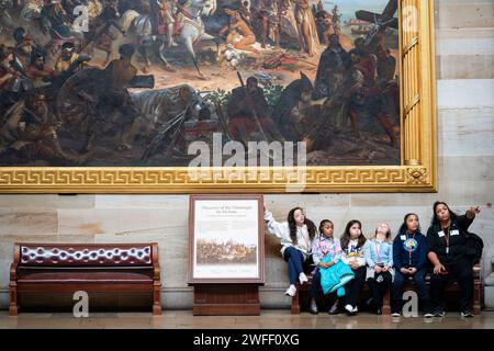 Washington, États-Unis. 30 janvier 2024. Les groupes se promènent autour de la rotonde du Capitole au Capitole des États-Unis à Washington, DC le mardi 30 janvier 2024. Photo Bonnie Cash/UPI crédit : UPI/Alamy Live News Banque D'Images