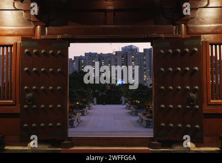 Hong Kong 11.5.2023 Chi Lin Nunnery est un grand complexe de temples bouddhistes situé à Diamond Hill, Kowloon, Hong Kong Banque D'Images