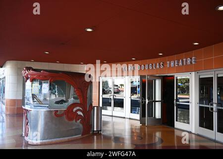 CULVER CITY, CALIFORNIE - 28 JANVIER 2024 : guichet du théâtre Kirk Douglas et entrée sur Washington Boulevard. Banque D'Images