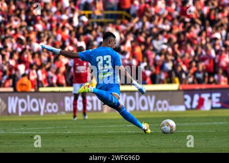 Bogota, Colombie. 27 janvier 2024. Joan Felipe Parra, gardien de but d'Envigado, lors du match de championnat BetPlay Dimayor opposant l'Independiente Santa Fe (3) à l'Envigado FC (1) le 27 janvier 2024 à Bogota, en Colombie. Photo : Cristian Bayona/long Visual Press crédit : long Visual Press/Alamy Live News Banque D'Images