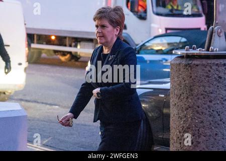 L'ancien premier ministre écossais Nicola Sturgeon arrive à l'audience de l'enquête britannique sur la Covid-19 au Centre international de conférences d'Édimbourg (EICC). L'audition examine le processus décisionnel et la gouvernance politique du Royaume-Uni en Écosse. Date de la photo : mercredi 31 janvier 2024. Banque D'Images