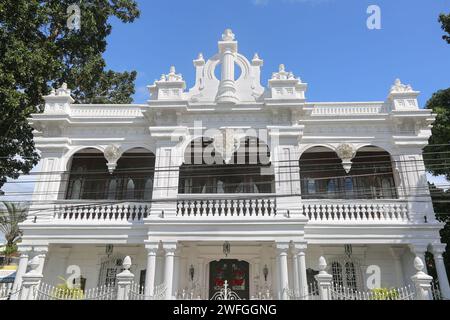 Fule-Malvar ancestral Mansion (1915) style romantique-classicisme pendant l'époque coloniale américaine, Maison Blanche de San Pablo Laguna, architecture Philippines Banque D'Images