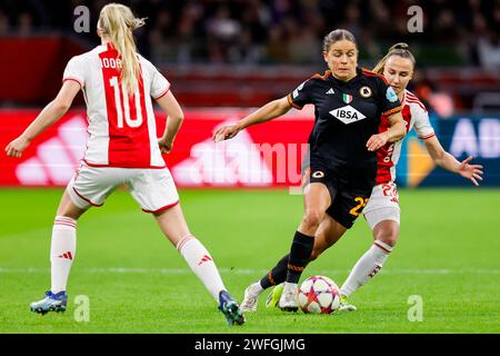 AMSTERDAM, PAYS-BAS - JANVIER 30 : Laura Feiersinger (AS Roma) et Rosa van Gool (AJAX Amsterdam) se disputent le ballon lors du groupe C - UEFA Wome Banque D'Images