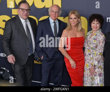 Los Angeles, États-Unis. 30 janvier 2024. LOS ANGELES, ÉTATS-UNIS. 30 janvier 2024 : Jeff Garlin, Larry David, Cheryl Hines et Susie Essman à la première de la dernière saison de Curb Your Enthusiam au Directors Guild Theatre. Crédit photo : Paul Smith/Alamy Live News Banque D'Images