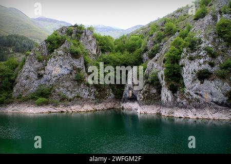 Lago di Scanno, gole del Sagittario, Abruzzes. Italia. Banque D'Images