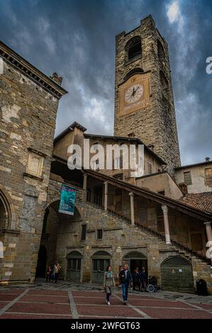 Torre Civica, Campanone, Piazza Vecchia, Bergame, Lombardie, Italie. Avril 2023 Banque D'Images