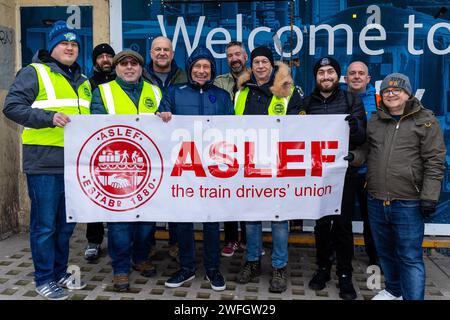 Leeds, Royaume-Uni, 31 janvier 2024, ligne de piquetage ASLEF à la gare de Leeds. Environ 20 membres de l'ASLEF étaient sur la ligne de piquetage à la gare de Leeds. Crédit : Neil Terry / Neil Terry Photography Banque D'Images