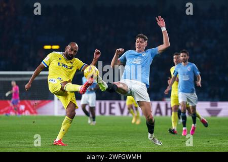 Jorgen Strand Larsen du RC Celta de Vigo concourt pour le ballon avec Fali de Cadiz CF lors du match de la Liga EA Sports entre le RC Celta de Vigo et C. Banque D'Images