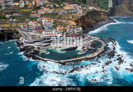 Porto Moniz avec piscine naturelle, vue aérienne, Madère, Porto Moniz Banque D'Images