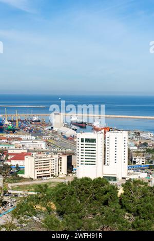 Vue panoramique du port d'Alger. Navires pétroliers sur la jetée. Banque D'Images