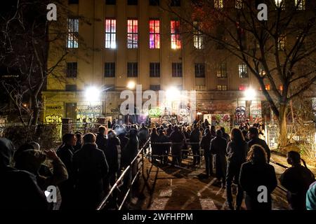 Berghain Club Berlin, CTM Festival 2024 Meinschenschlange zum Eintritt Berghain Club Berlin *** Berghain Club Berlin, CTM Festival 2024 Ma file d'attente pour l'entrée Berghain Club Berlin Banque D'Images