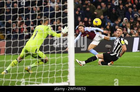 Birmingham, Royaume-Uni. 30 janvier 2024. Matty Cash d'Aston Villa tire pendant le match de Premier League à Villa Park, Birmingham. Le crédit photo devrait se lire : Cameron Smith/Sportimage crédit : Sportimage Ltd/Alamy Live News Banque D'Images