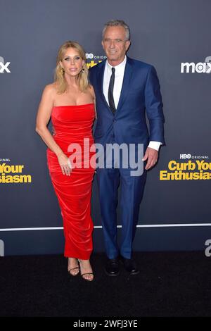 Cheryl Hines mit Ehemann Robert F. Kennedy Jr. BEI der Premiere der der 12. Staffel der HBO Serie Curb your Enthusiasm / Lass es, Larry im DGA Theater Complex. Los Angeles, 30.01.2024 *** Cheryl Hines avec son mari Robert F Kennedy Jr lors de la première de la saison 12 de la série HBO Curb Your Enthusiasm Let IT Go, Larry au DGA Theater Complex Los Angeles, 30 01 2024 Foto:xD.xStarbuckx/xFuturexImagex larry 4214 Banque D'Images