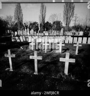 Photographie altérée, nécropole nationale française de la Seconde Guerre mondiale, Leffrinkoucke, Nord, région hauts-de-France, France Banque D'Images