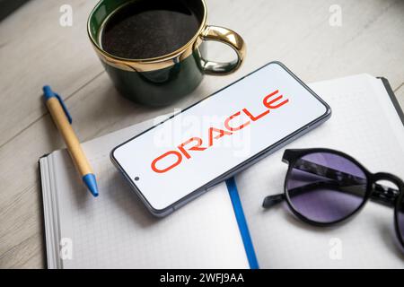 Pologne. 31 janvier 2024. Sur cette photo, un logo Oracle est affiché sur un smartphone. (Photo de Mateusz Slodkowski/SOPA Images/Sipa USA) *** strictement à des fins éditoriales *** crédit : SIPA USA/Alamy Live News Banque D'Images