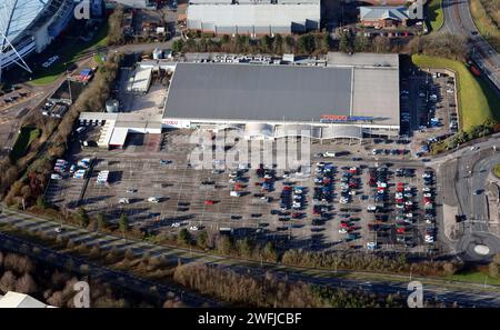 Vue aérienne du supermarché Tesco Extra au Middlebrook Retail Park (anciennement Reebok Development) Banque D'Images