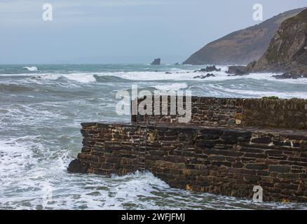 Harbour Wall à Portwinkle Cornwall Banque D'Images