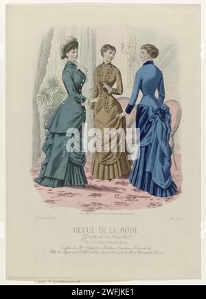 Revue de mode, Family gazette, 1882, 11e année, no 525 : toilettes de M.ES VIDAL (...), P. Deferneville, 1882 trois femmes en intérieur habillées de robes vidal. Sous l'image quelques lignes de texte publicitaire pour différents produits. Tirage du magazine de mode Revue de la mode (1872-1913). Assiettes de mode gravure papier Paris. robe, robe (+ vêtements pour femmes). casque : chapeau (+ vêtements pour femmes). jupe (+ vêtements pour femmes). bracelet, bracelet (+ vêtements pour femmes) Banque D'Images