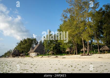 Bungalows et petites chambres d'hôtel dans la côte est Zanziba Banque D'Images