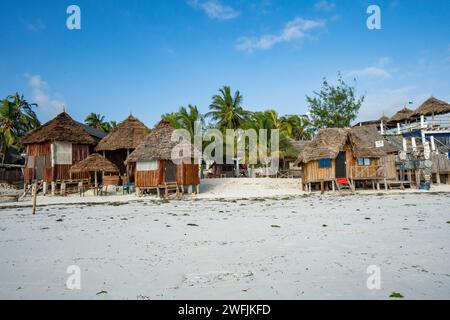 Bungalows et petites chambres d'hôtel dans la côte est Zanziba Banque D'Images