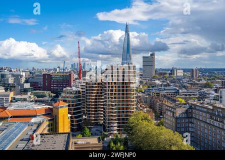 En regardant vers le Shard et les Docklands. De Tate Modern Banque D'Images