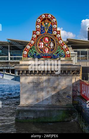London, Chatham and Dover Railway Sign sur l'ancien support pour le pont Blackfriars sur la Tamise London Banque D'Images