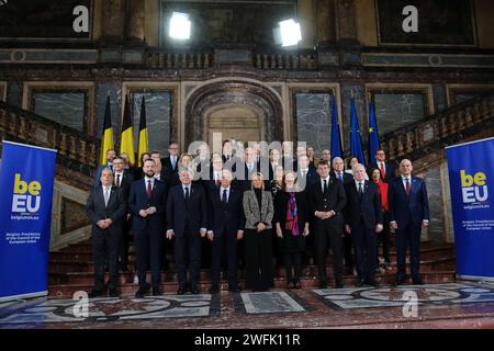 Bruxelles, Belgique. 31 janvier 2024. Les ministres de la Défense de l'UE posent pour la photo de famille lors de la réunion informelle des ministres de la Défense de l'UE à Bruxelles, en Belgique, le 31 janvier 2024. Crédit : ALEXANDROS MICHAILIDIS/Alamy Live News Banque D'Images