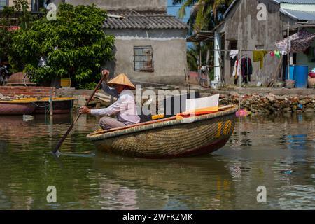 Bateaux paniers traditionnels à Hoi an au Vietnam Banque D'Images