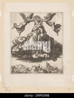 Maria avec l'enfant, maître des dés, après Rafaël, c. 1530 - c. 1560 imprimer Marie avec l'enfant Christ sur une partie de nuage qui est soutenu par Putti. Maria est flanquée de deux anges qui tiennent une couronne au-dessus de sa tête. Parmi eux un paysage montagneux avec un pont. Italie gravure sur papier 'Marianum', Madonna en auréole ou mandorla (entourée du rosaire), Marie dans la gloire. cupidons : 'amores', 'amoretti', 'putti'. Madonna : Marie assise ou intronisée, le Christ-enfant sur ses genoux (ou devant son sein) (Marie parfois représentée à mi-longueur). vue sur la ville et paysage avec constructions artificielles Banque D'Images