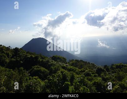 Izalco un stratovolcan actif près du volcan Santa Ana, El Salvador Amérique centrale Banque D'Images