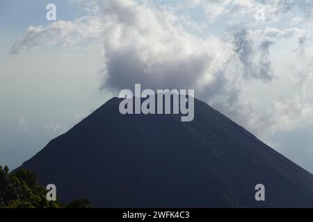 Izalco un stratovolcan actif près du volcan Santa Ana, El Salvador Amérique centrale Banque D'Images