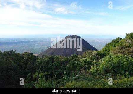 Izalco un stratovolcan actif près du volcan Santa Ana, El Salvador Amérique centrale Banque D'Images