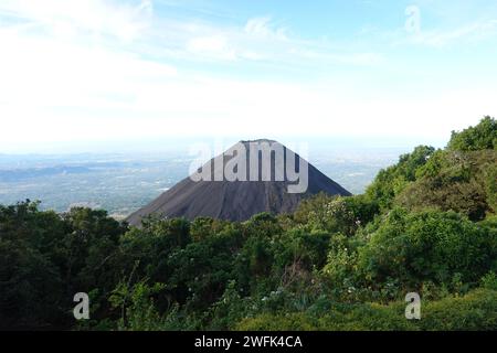 Izalco un stratovolcan actif près du volcan Santa Ana, El Salvador Amérique centrale Banque D'Images