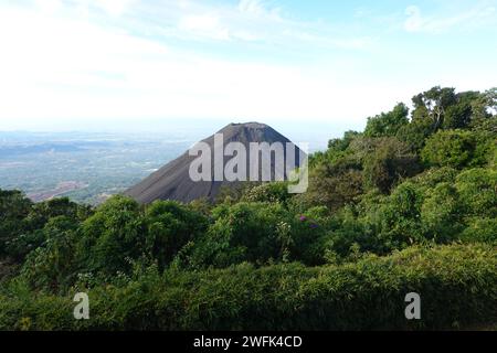 Izalco un stratovolcan actif près du volcan Santa Ana, El Salvador Amérique centrale Banque D'Images